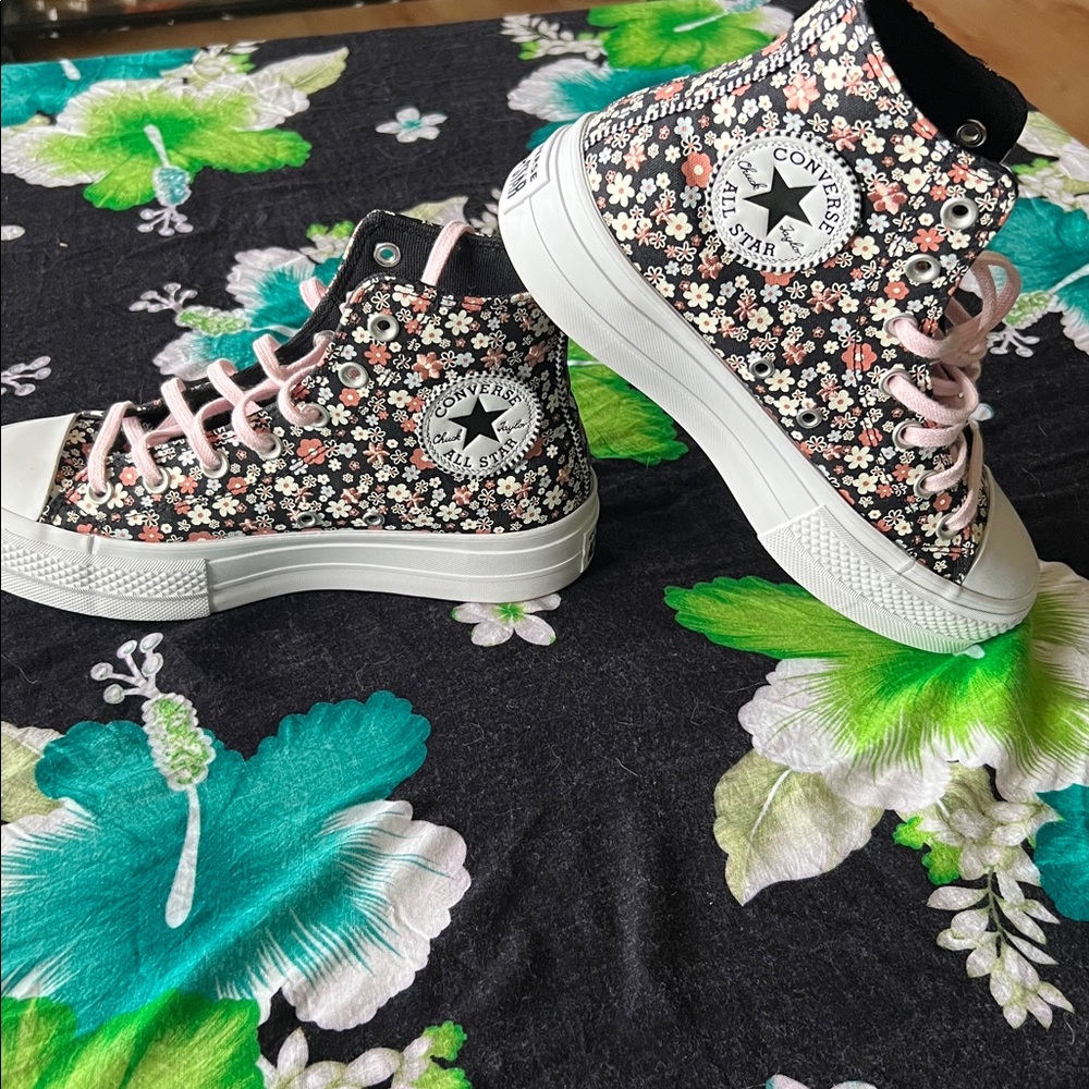 #329. Floral converse all star sneakers. Womens size 8 - Picture 4 of 8